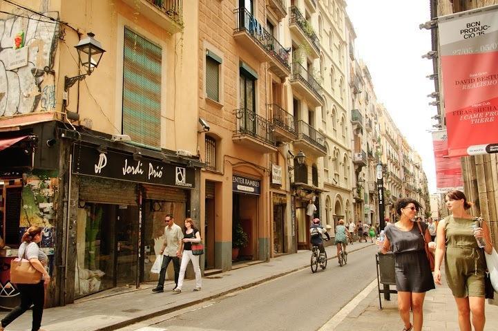 Center-Ramblas Guest House Барселона Екстериор снимка