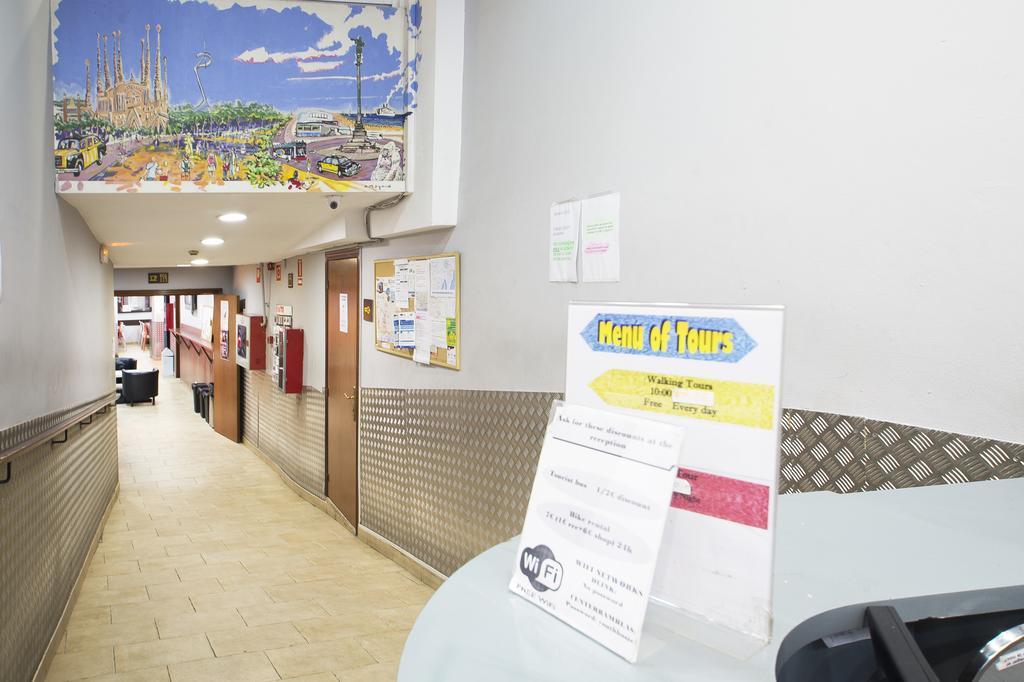 Center-Ramblas Guest House Барселона Екстериор снимка