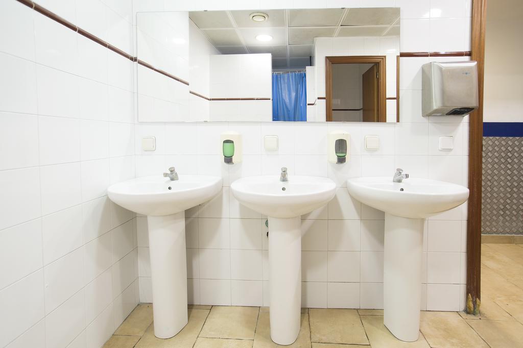 Center-Ramblas Guest House Барселона Екстериор снимка