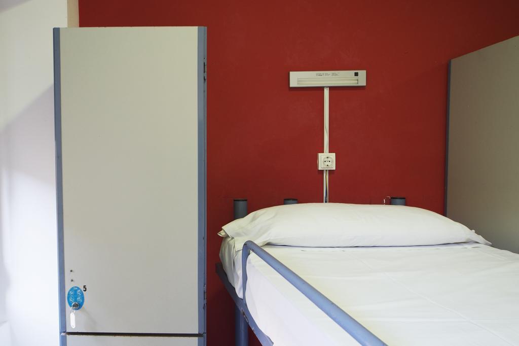 Center-Ramblas Guest House Барселона Екстериор снимка