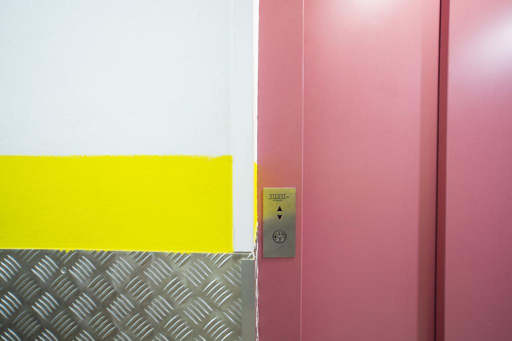 Center-Ramblas Guest House Барселона Екстериор снимка
