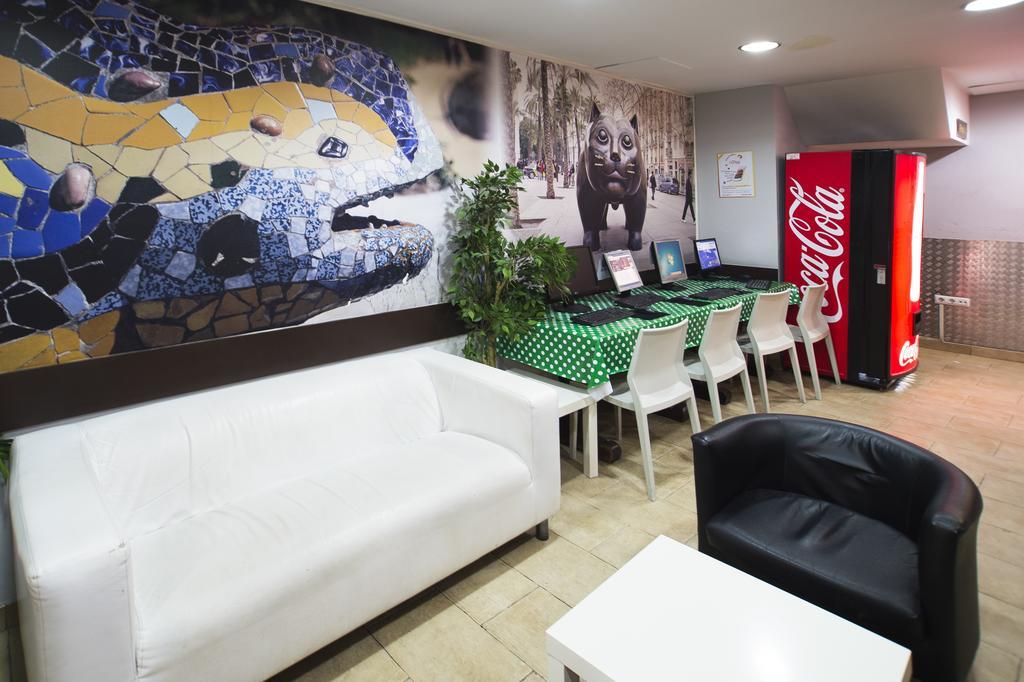 Center-Ramblas Guest House Барселона Екстериор снимка