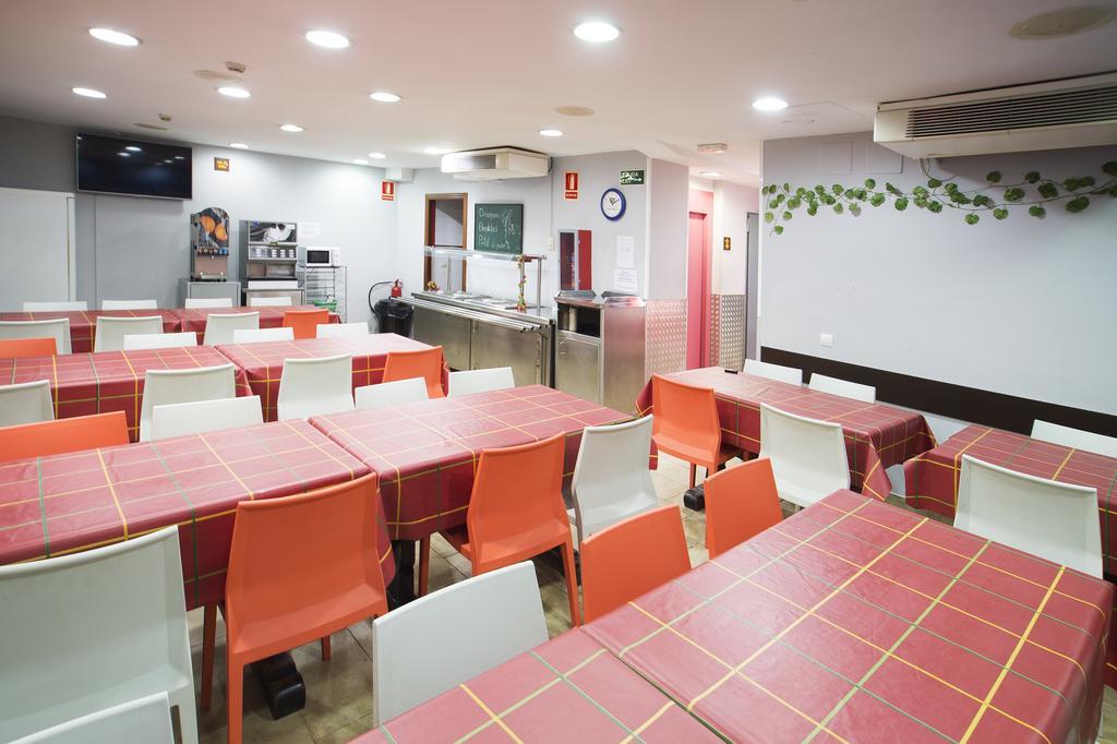 Center-Ramblas Guest House Барселона Екстериор снимка