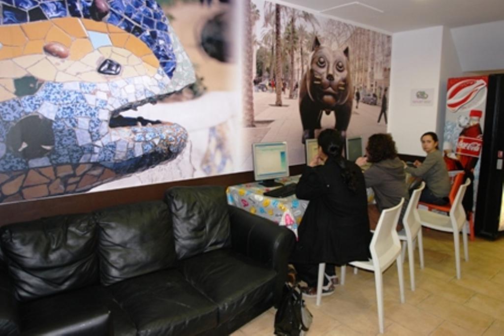 Center-Ramblas Guest House Барселона Екстериор снимка