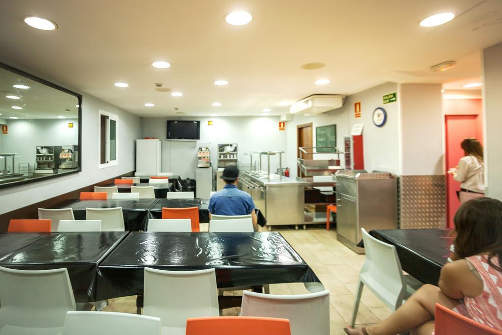 Center-Ramblas Guest House Барселона Екстериор снимка