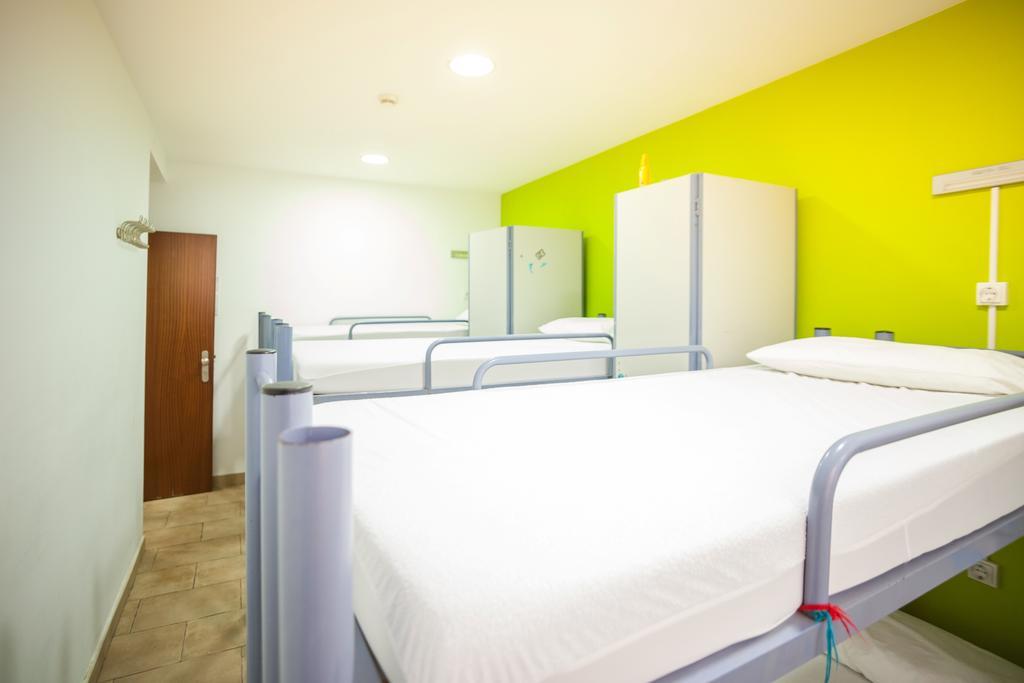 Center-Ramblas Guest House Барселона Стая снимка